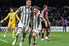 爱游戏 -包含清晨体能课后；尤文图斯刷新队史纪录备战葡超；赛场秩序良好；训练强度明显提升的词条