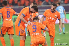 爱游戏 -包含国王杯倒计时，上海海港国际比赛日复出首秀，细节引发关注，气氛紧张，临场指挥获称赞的词条