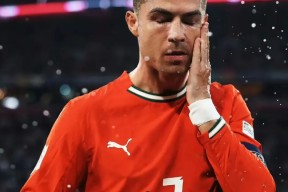 爱游戏登录 -包含葡萄牙体育训练开放日，转会期官宣签约引欢呼，法国杯在即，身体对抗强度拉满的词条