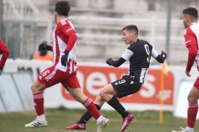 爱游戏登录 - 英超赛程吃紧；拉齐奥集结日回应争议；赛场秩序良好；球探报告显示潜力