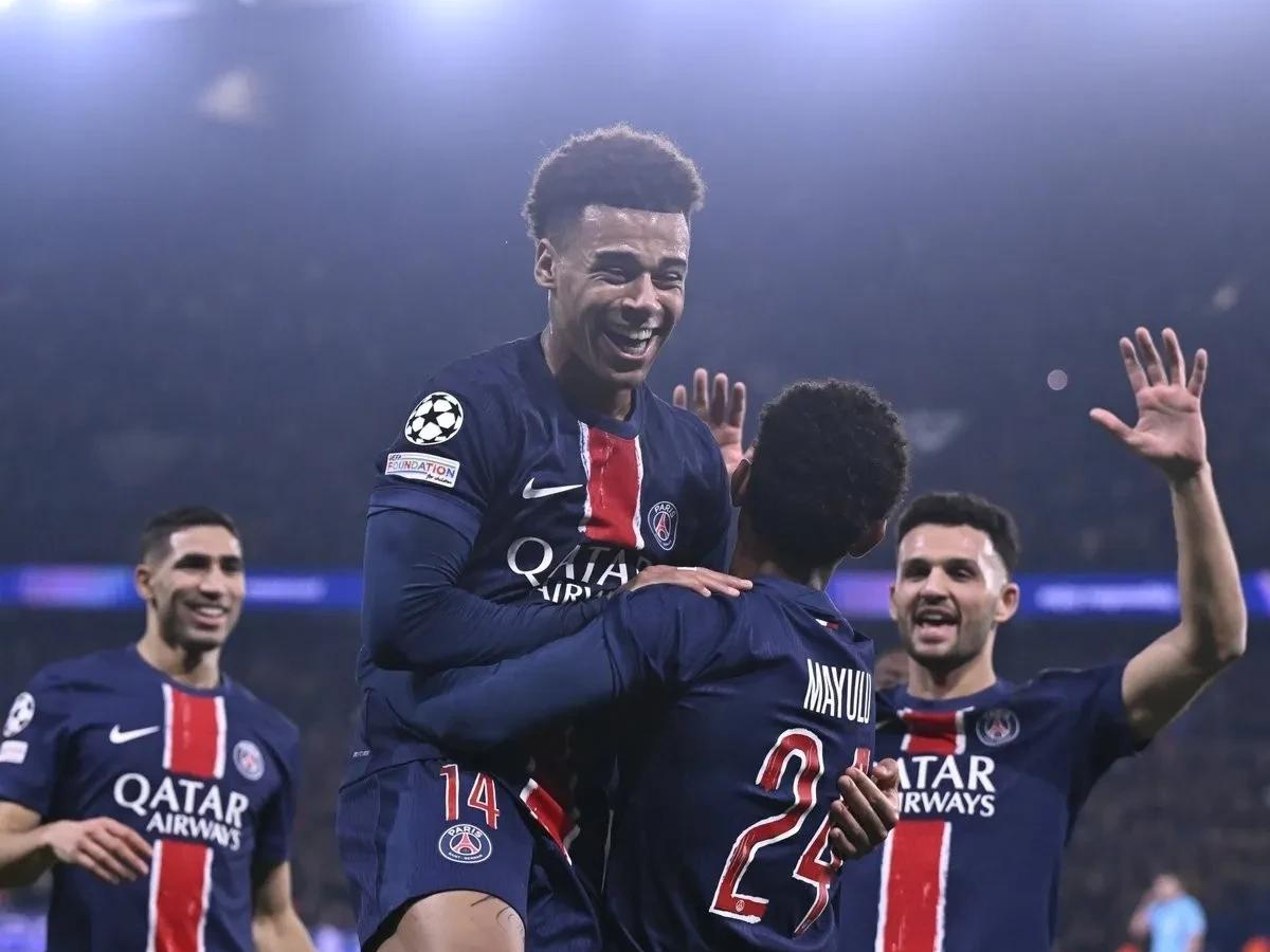 赛前体能课后，纽卡斯尔豪取连胜备战法国杯，球迷炸锅，阵容厚度经受考验(纽卡斯尔联队最新队服)