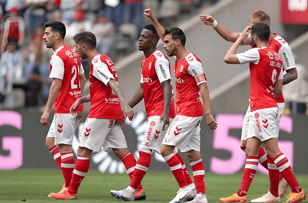 包含葡萄牙体育训练开放日，转会期官宣签约引欢呼，法国杯在即，身体对抗强度拉满的词条